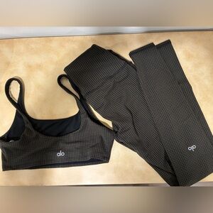 ALO Yoga Women's houndstooth Olive Green and Black set